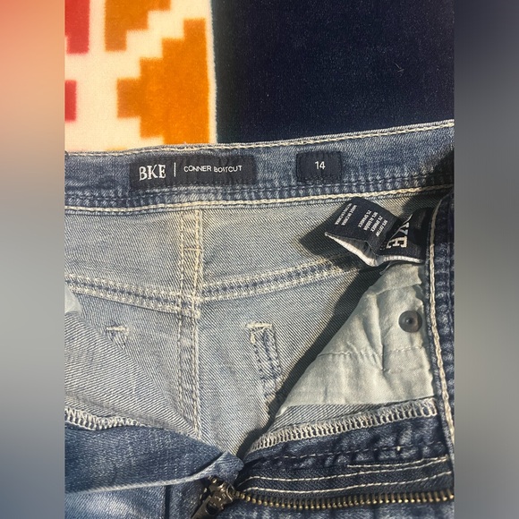 Buckle Jeans - Picture 2 of 4